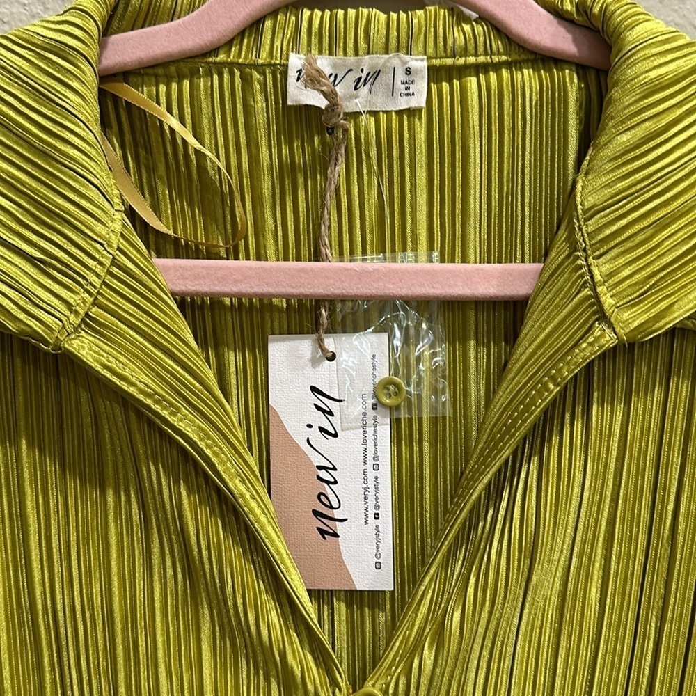 Nwt set. Top and pants. Boutique brand new - Picture 4 of 9